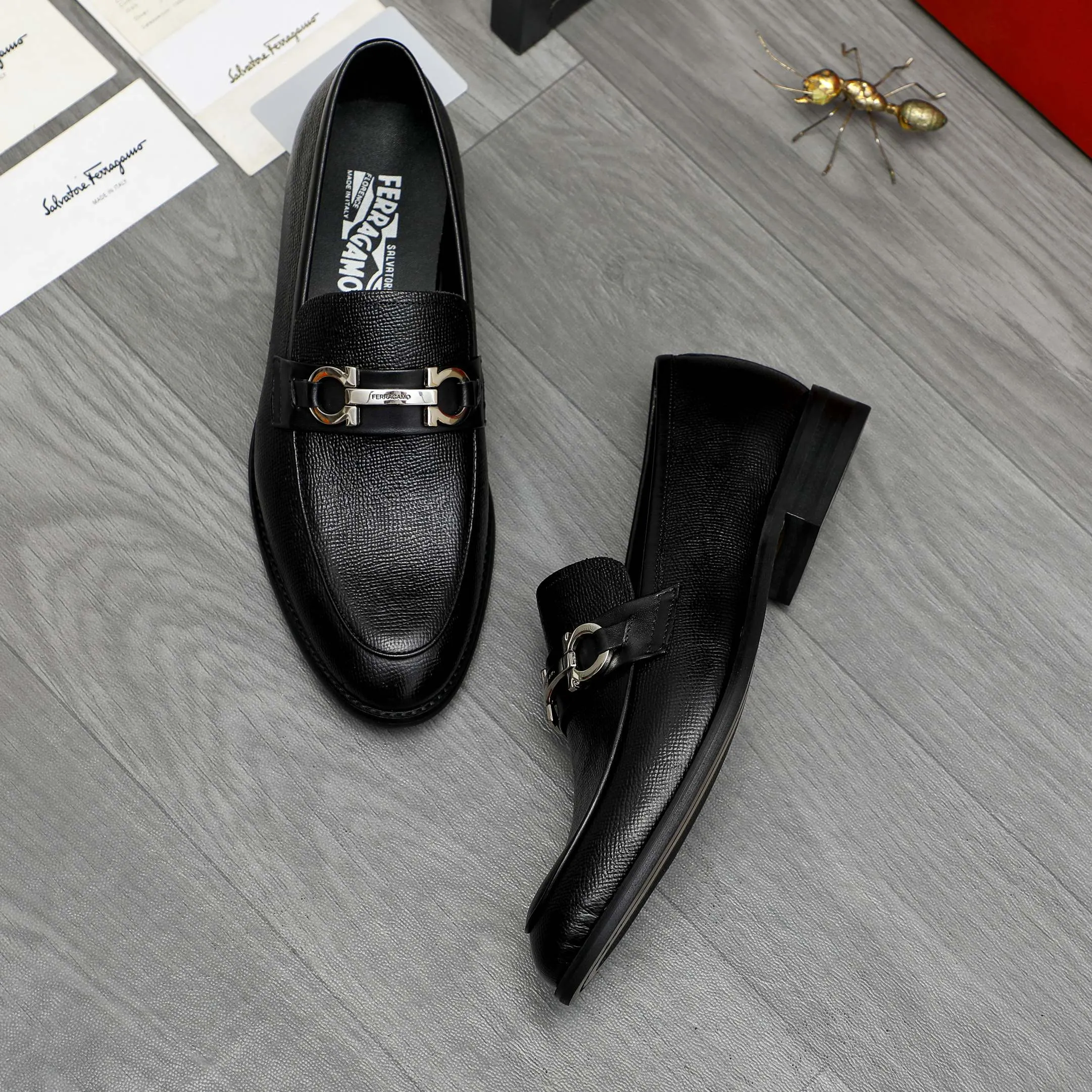 Men's shoes 💰420 Product trademark: Ferragamo "Ferragamo" business slip-on leather shoes Regular size: 39-45 (38.46 custom-made, non-returnable) Product materials: Selected high-quality pebbled cowhide upper, sheepskin lining, original rubber outsole